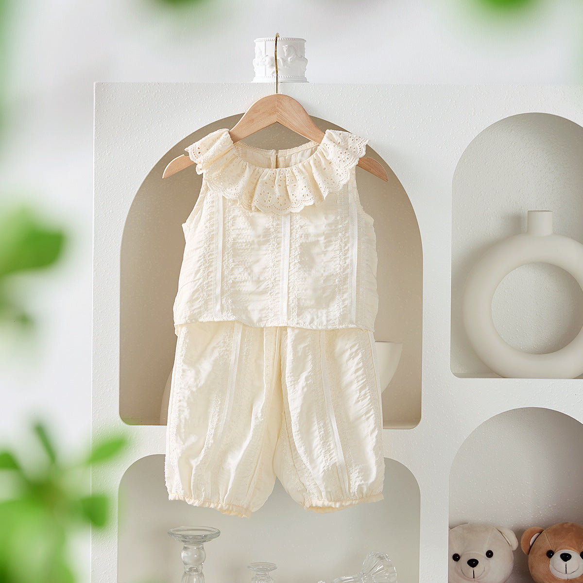 A girls summer two-piece set, new Korean foreign-style little princess sleeveless vest, top, shorts, thin split set