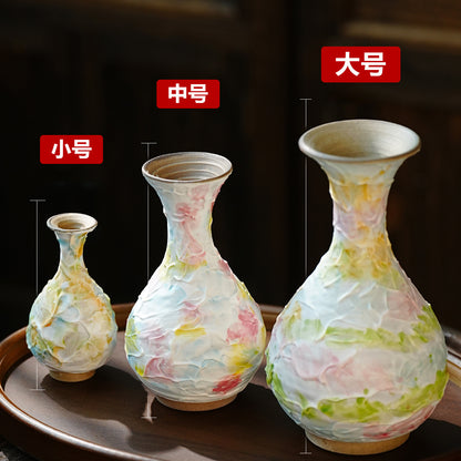 A cream ice cream vase pottery ornament