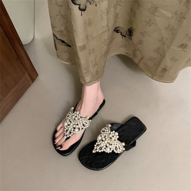 A summer slippers lady sandals beach shoes