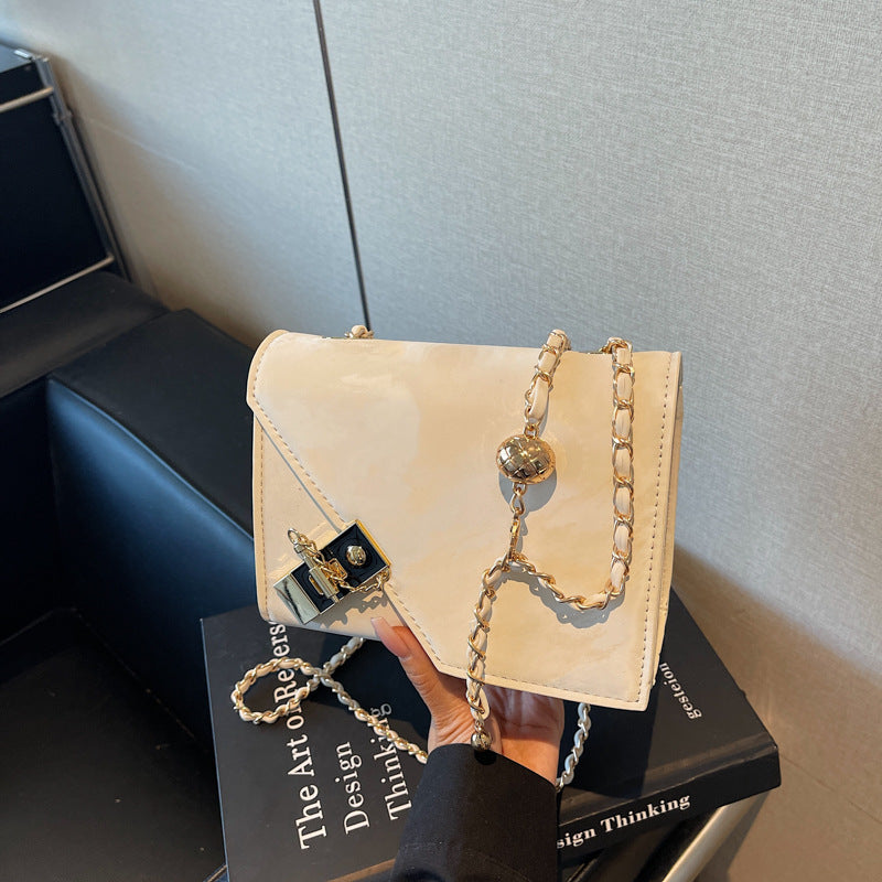 A shoulder bag messenger bag