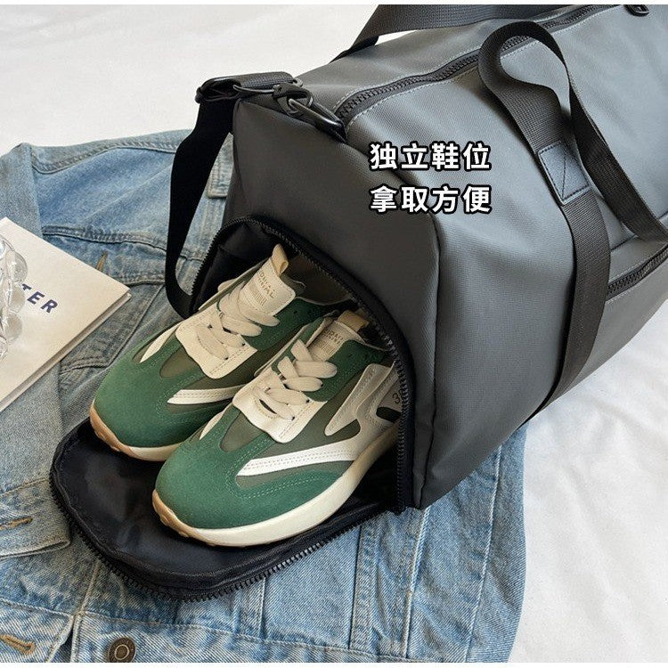 A large capacity handbag