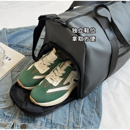 A large capacity handbag