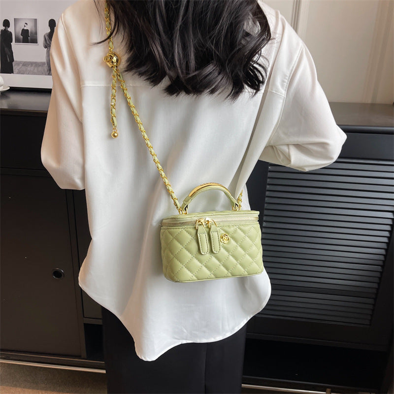 A handbag chain bag
