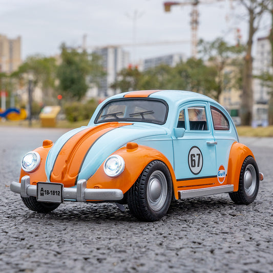 A 1:18 Alloy Metal Car Model Ornament