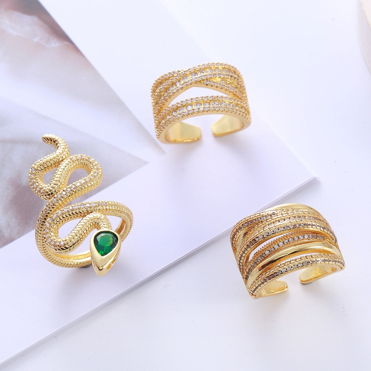 A personalized European and American green-eye snake-shaped micro-diamond ring, high-end retro clothing versatile multi-level ring manufacturer wholesale - Mixbatch