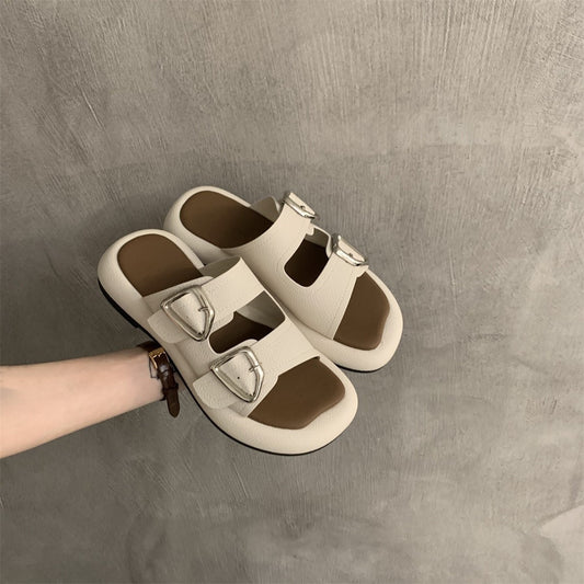 A thick-soled slippers women's summer comfortable casual flat sandals