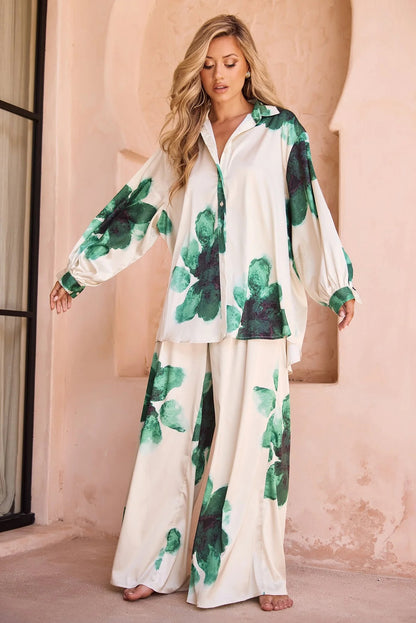 A lady's long-sleeved trousers suit