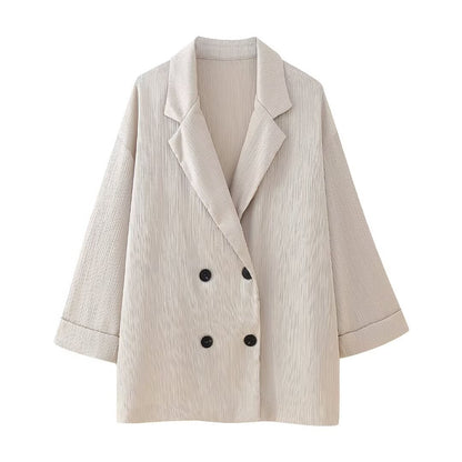 A long-sleeved suit