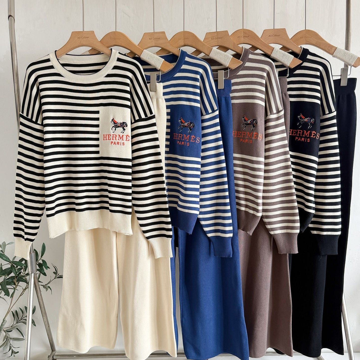 A crew neck knitted two-piece set