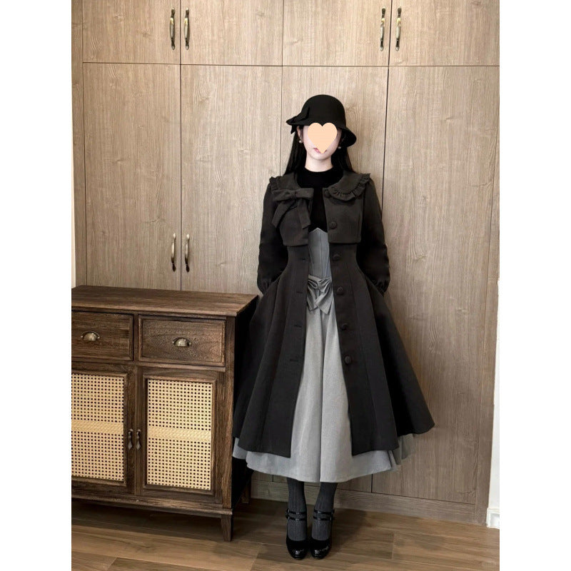 A jacket strap skirt set