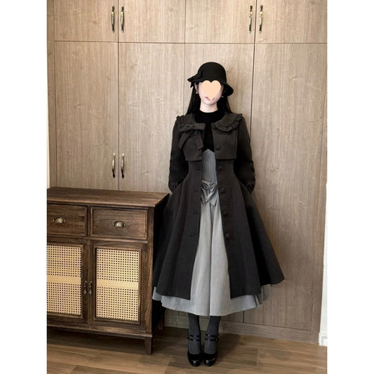 A jacket strap skirt set