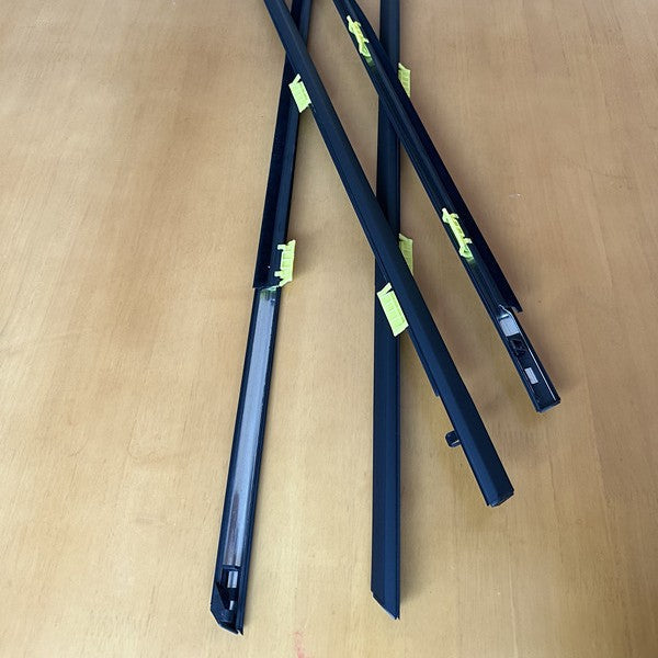 A car door and window glass outer pressing strip water retaining cut sealing strip outer pressing strip suitable for Honda Civic civic2001-2005