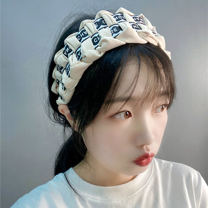 A Korean retro letter plaid headband, four-strand braided personalized hair accessories, wide-brimmed small fragrant headband