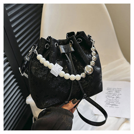A spring new fashion pleated messenger bag this year popular versatile bucket bag