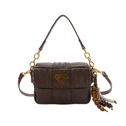 A shoulder bag messenger bag