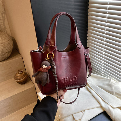 A handbag shoulder bag