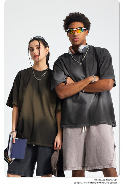 A spray-dyed retro short-sleeved T-shirt