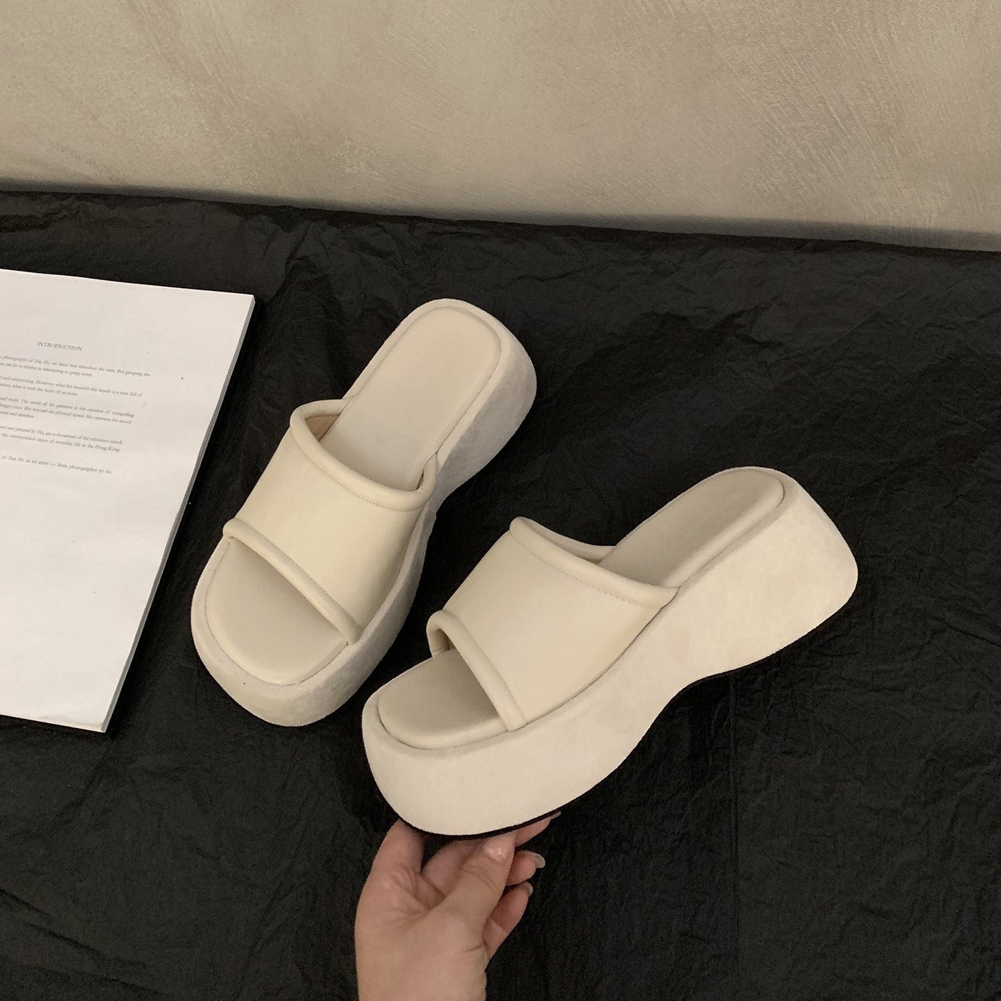 A platform slippers women summer sandals