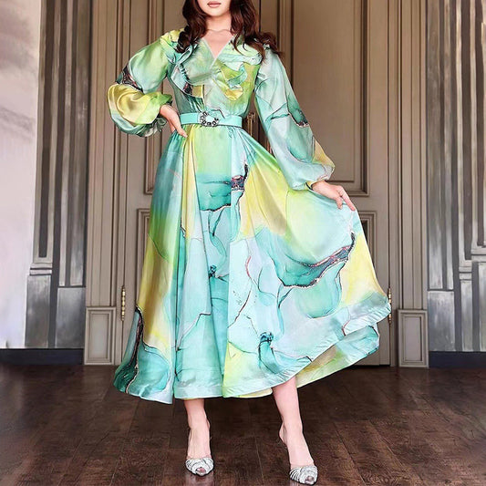 A printed pendulum lapel dress dress