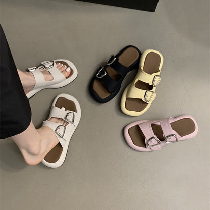 A thick-soled slippers women's summer comfortable casual flat sandals