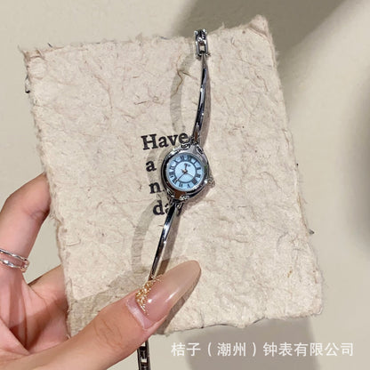 A Goldie watch women's light luxury niche women's small bracelet student small dial literature and art