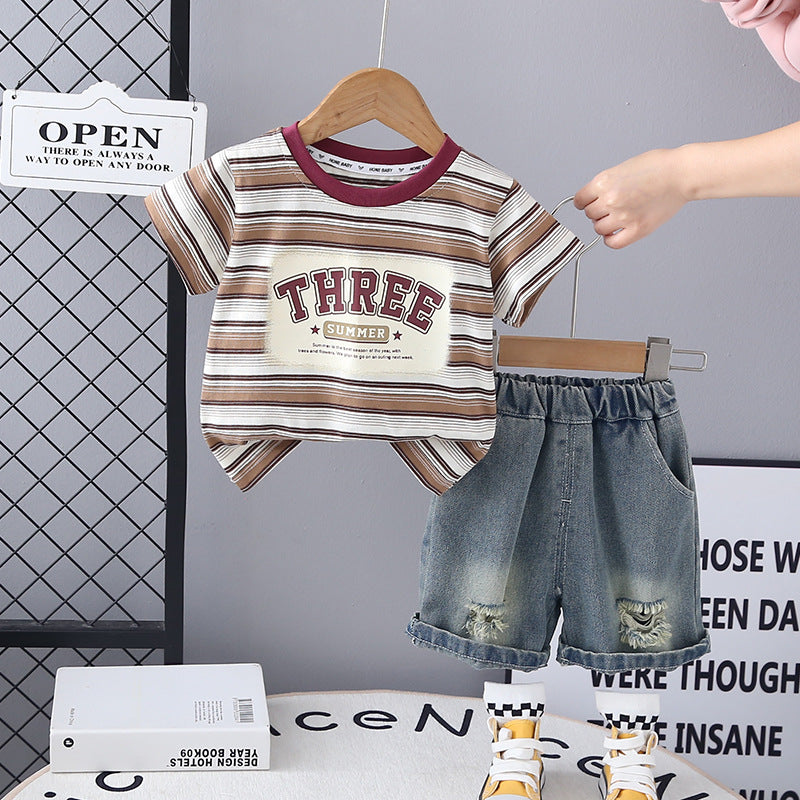 A children's short-sleeved shorts set