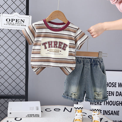 A children's short-sleeved shorts set
