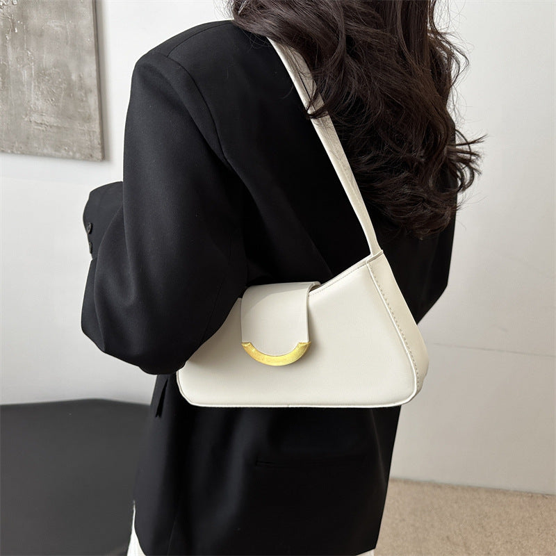 A new high-end fashion versatile women's spring and summer niche design shoulder armpit bag