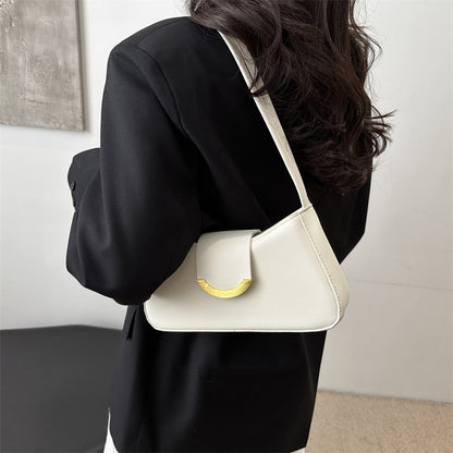 A new high-end fashion versatile women's spring and summer niche design shoulder armpit bag