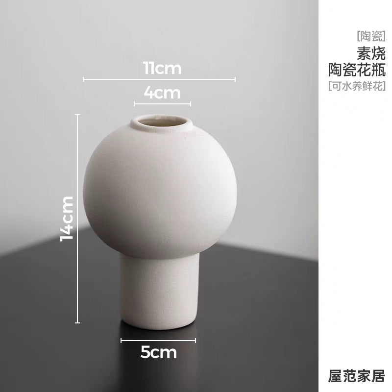 A vase ornament, living room flower arrangement, ceramic, white high-end flower creativity, niche simplicity, light luxury, hydroponics, small water nourishment