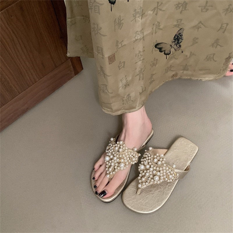 A summer slippers lady sandals beach shoes