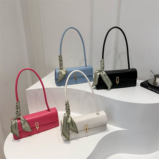 A new fashion messenger bag casual trendy lock personalized shoulder small square bag