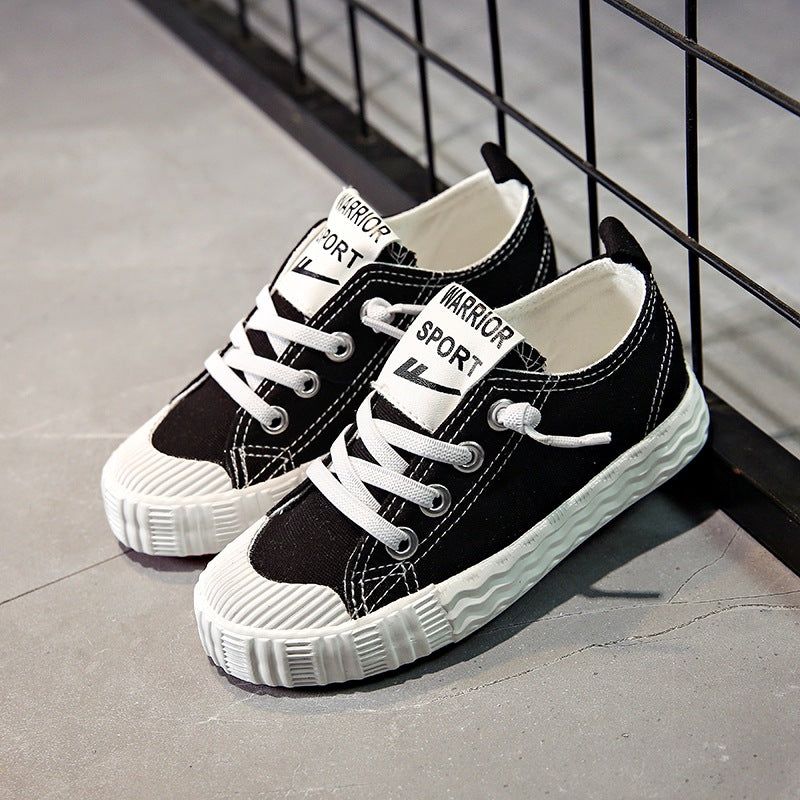 A children's and adolescents' canvas shoes