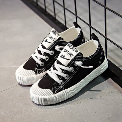 A children's and adolescents' canvas shoes