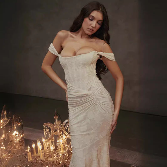A Sleeveless solid color one-word shoulder sleeveless fishbone waist dress banquet evening dress