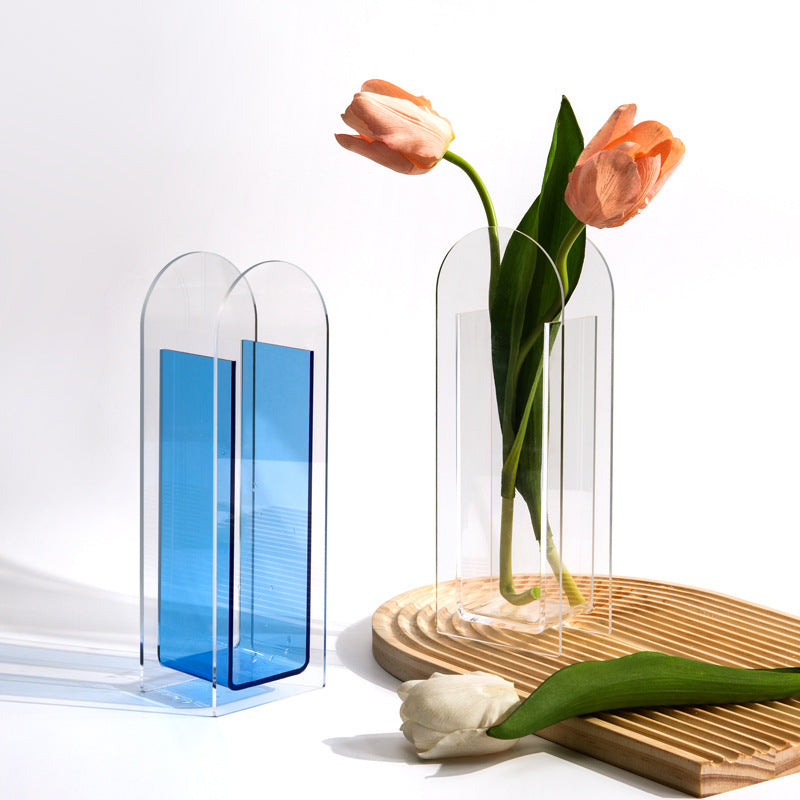 A acrylic vase ornament