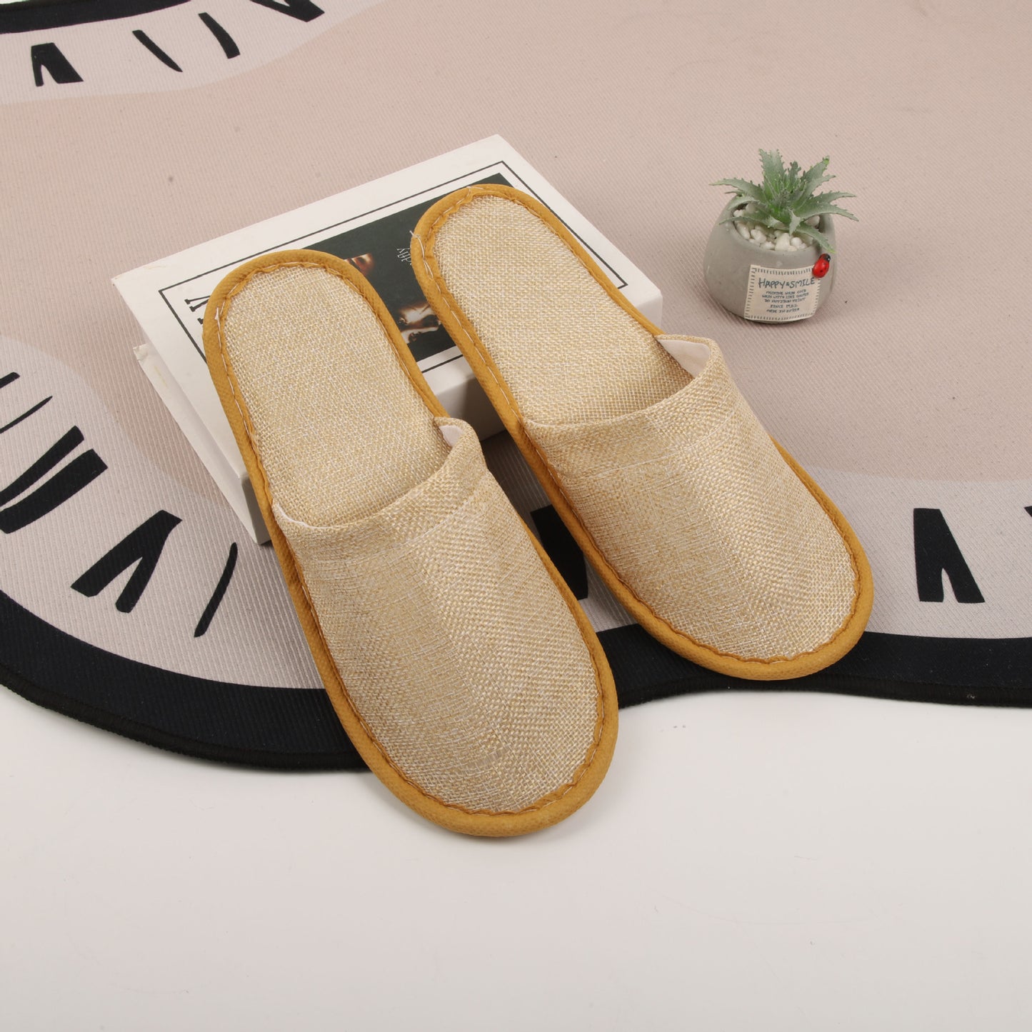 500 pieces of free sea shipping to Beirut 4 kinds of bed and breakfast hotel disposable slippers 6mm