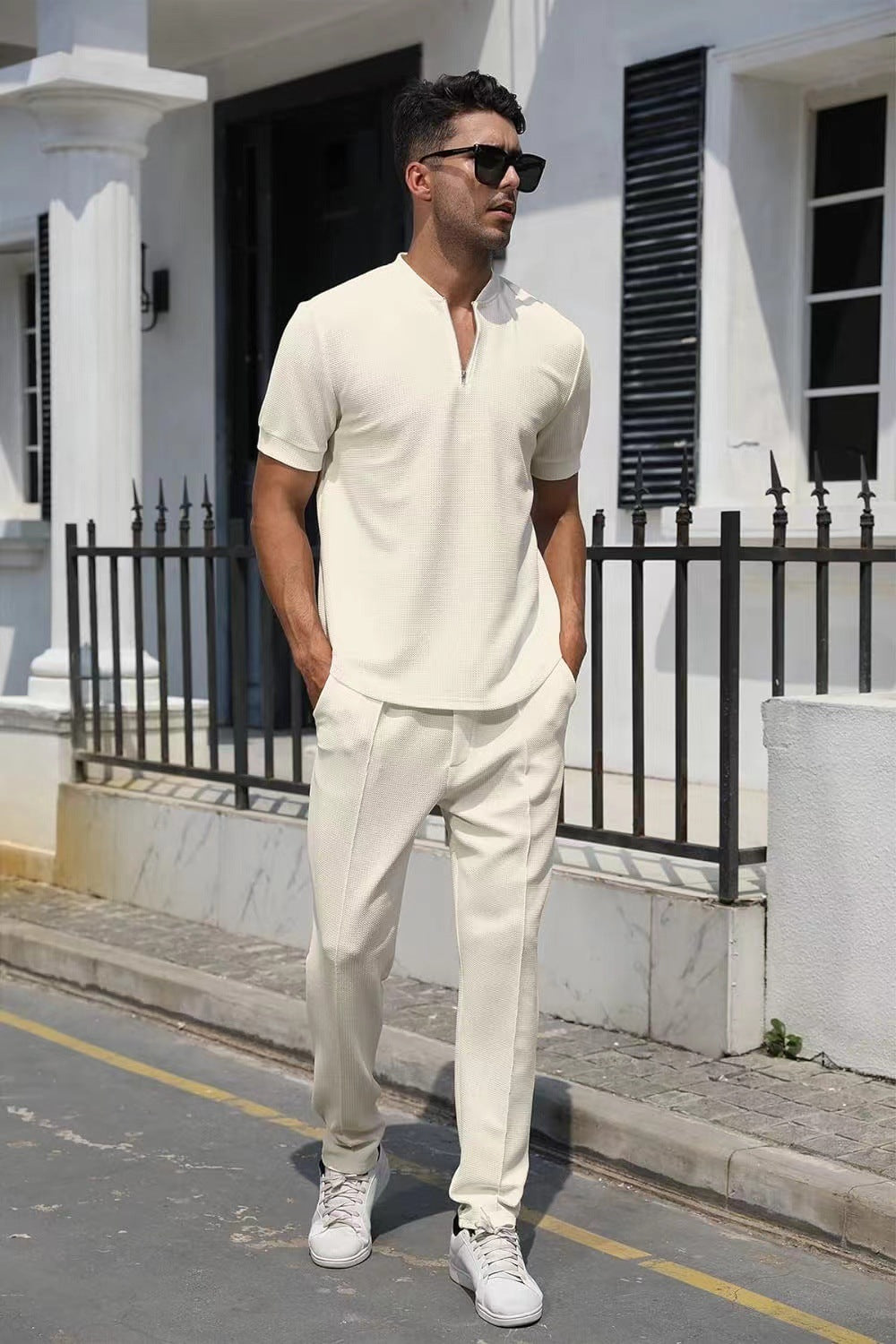 A solid color polo shirt sports suit