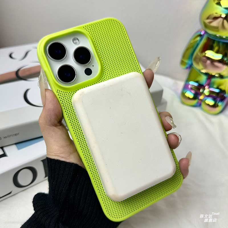 A breathable cooling mobile phone case