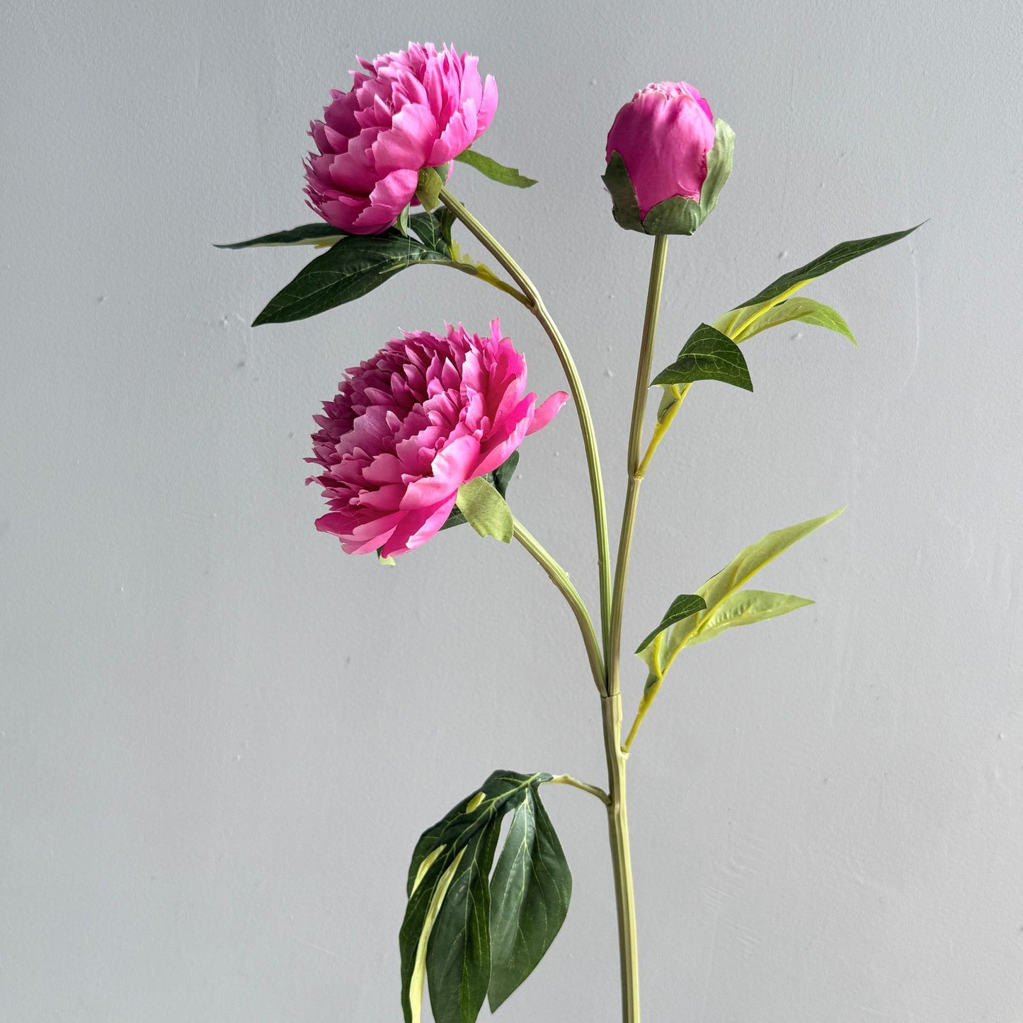 A high-quality simulated three-headed peony, peony home decoration