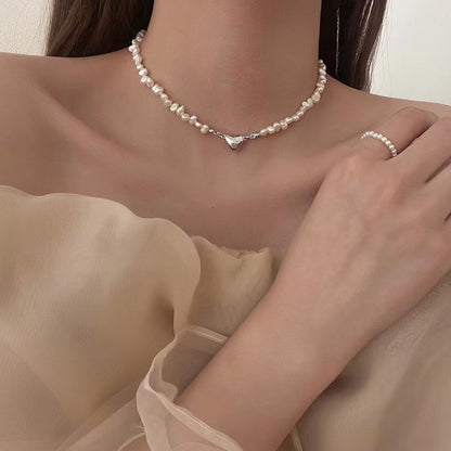 Pearl retro necklace women ins cold wind neck chain light luxury niche design 2023 cd tide sweater chain