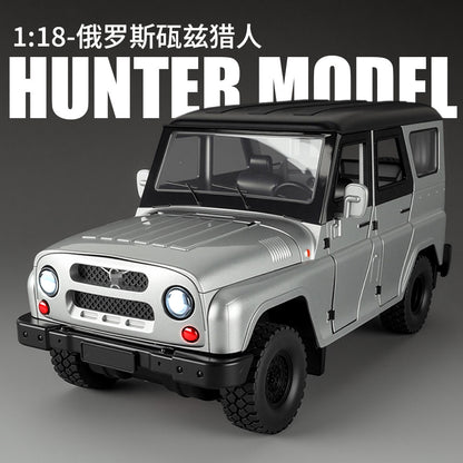 A 1:18 Alloy Metal Car Model Ornament