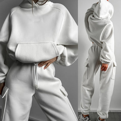 A sports and leisure sweater set