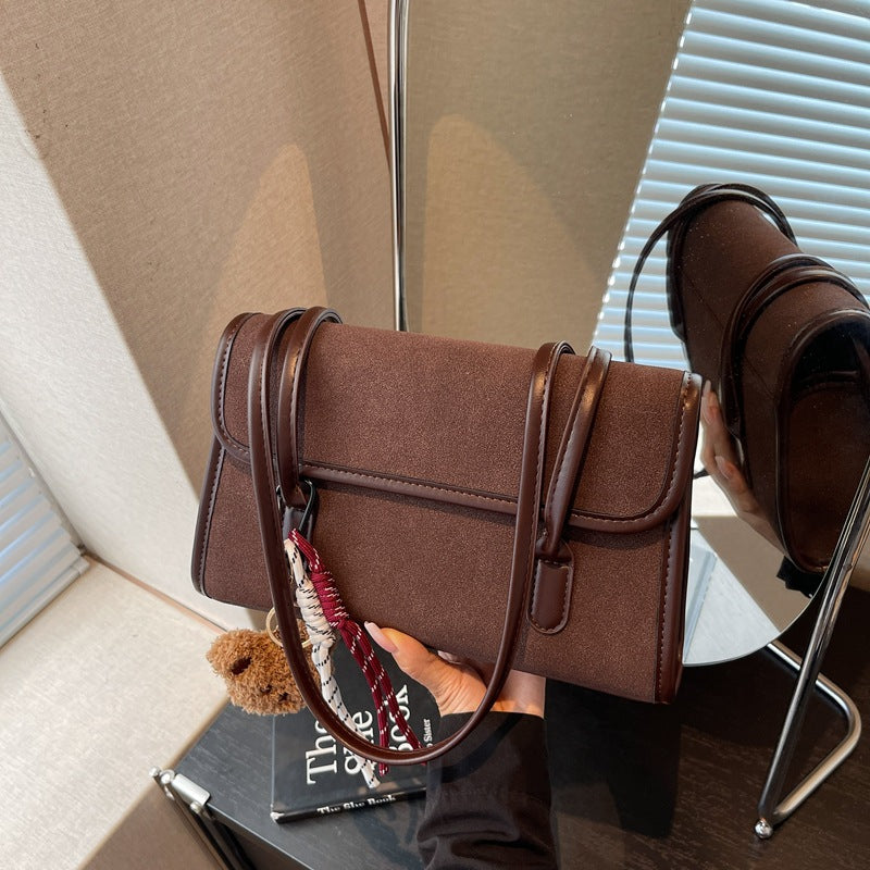 A shoulder bag handbag