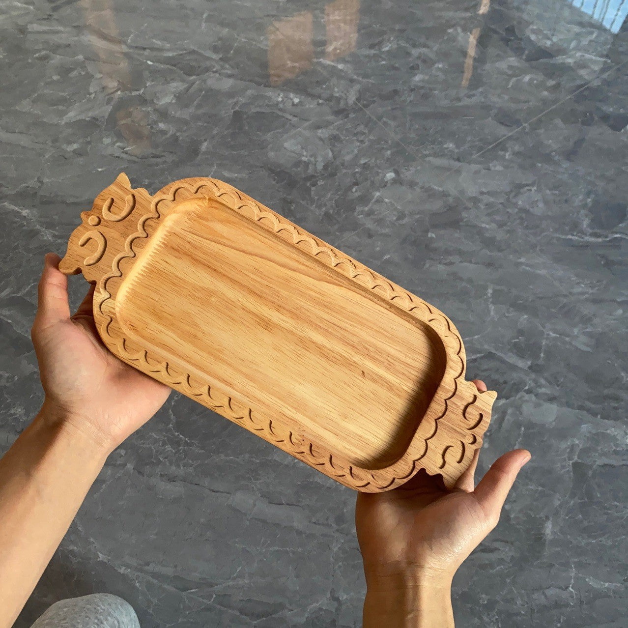 A Ethnic style characteristic pattern fruit plate solid wood carving