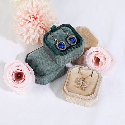 A Velvet stud earrings pendant box
