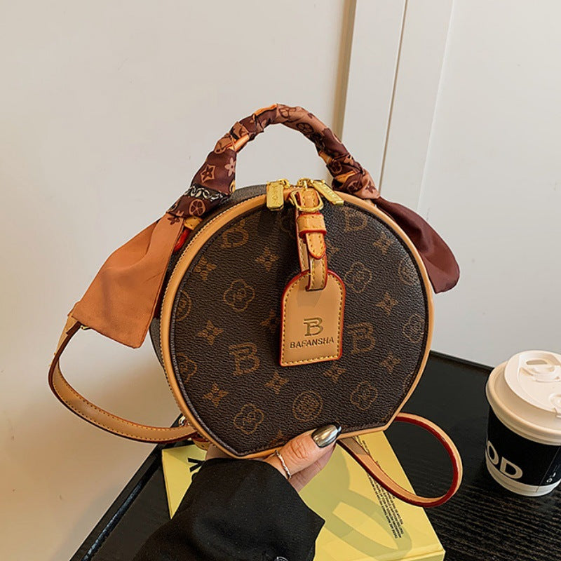 A new high-end printed apple bag niche light luxury fashion versatile shoulder messenger bag portable round cake bag