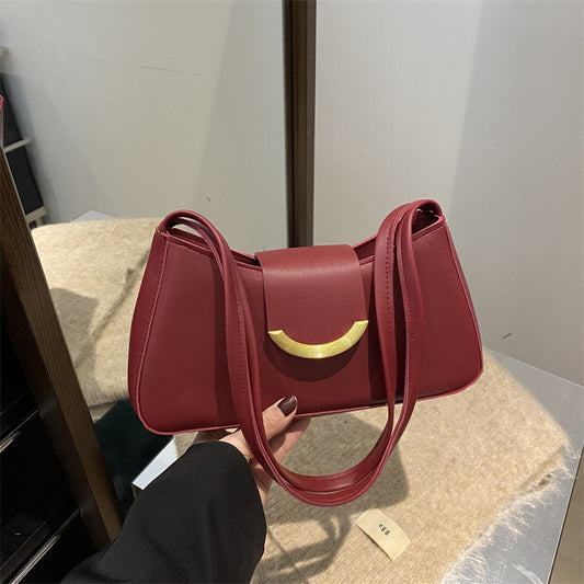 A new high-end fashion versatile women's spring and summer niche design shoulder armpit bag