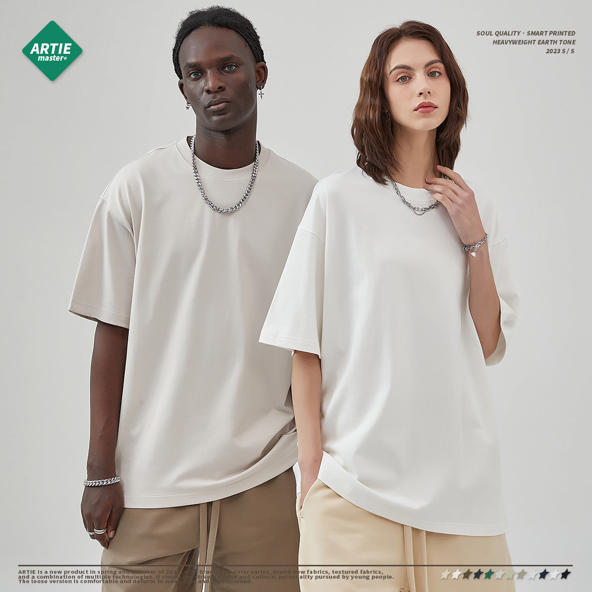 A loose multi-color short-sleeved solid color T-shirt