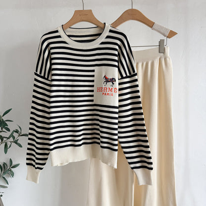 A crew neck knitted two-piece set